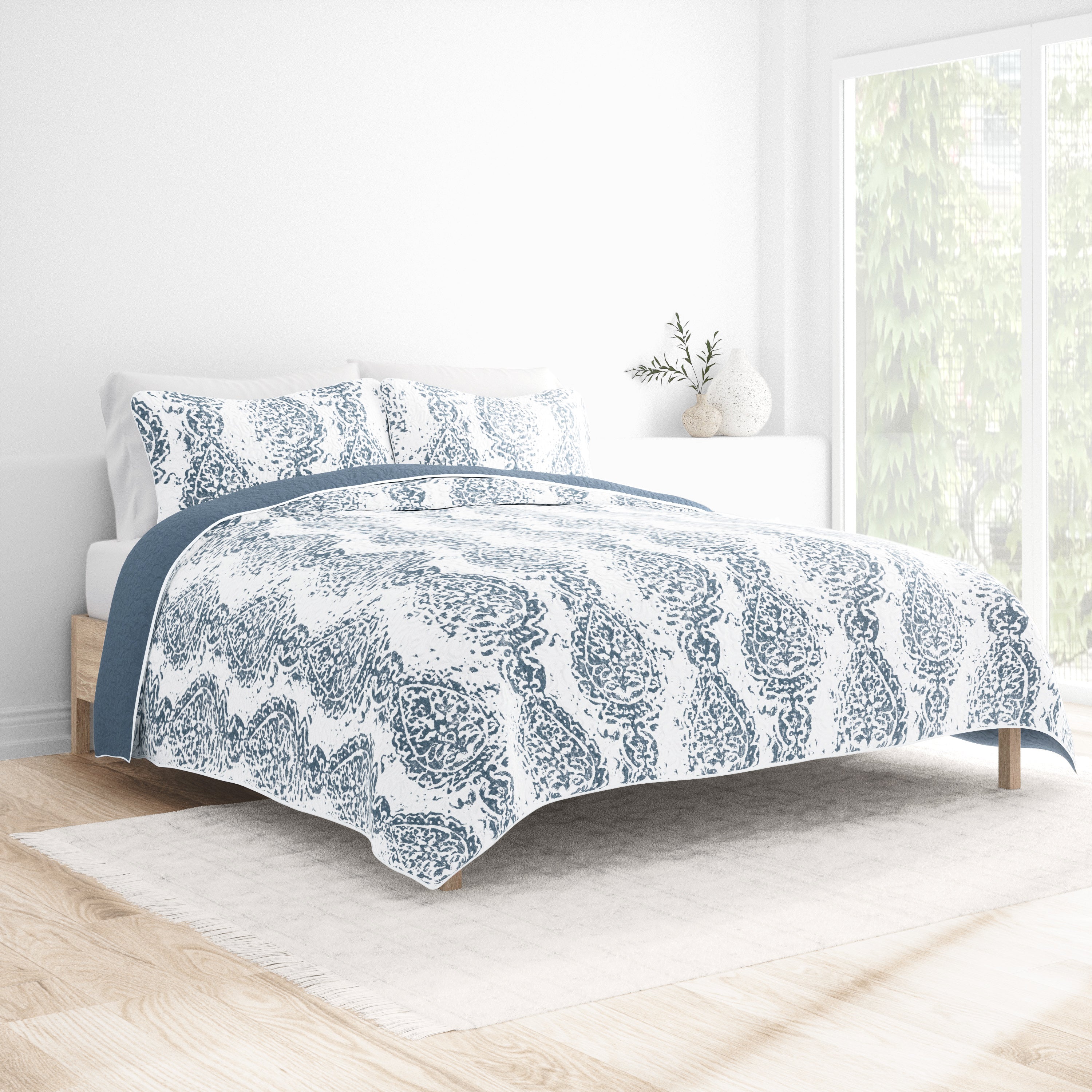 Dakota Damask White Lightweight & Breathable Quilt With Edge-wrapping Strips