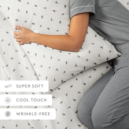 1 Reindeer Patterned 4-Piece Sheet Set