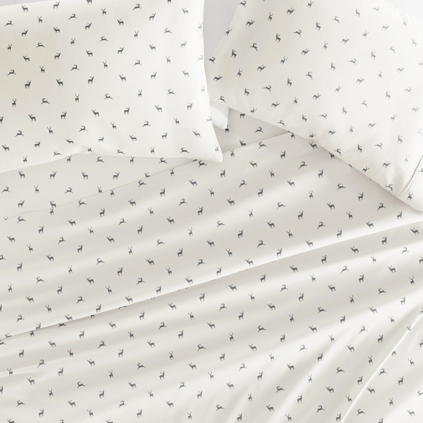 1 Reindeer Patterned 4-Piece Sheet Set