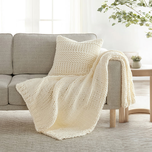 Throw Pillows &amp; Blankets – Linens And Hutch